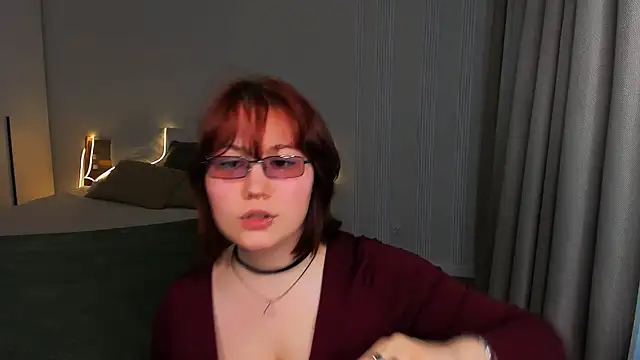 MiaLacrice online show from May 26, 2026, 11:50 am