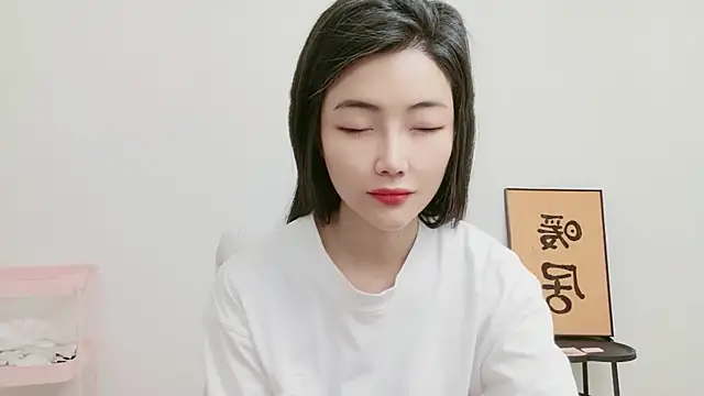 woxiangjinjin030 online show from May 15, 2026, 5:36 am