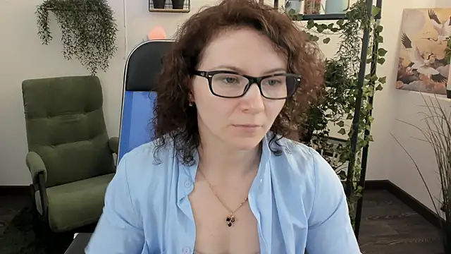 Snapshot of AureliaGleam chatting on May 18, 2026, 1:45 am AureliaGleam online show from May 18, 2026, 1:45 am
