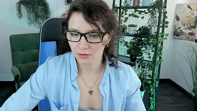 Snapshot of AureliaGleam chatting on May 18, 2026, 4:40 am AureliaGleam online show from May 18, 2026, 4:40 am