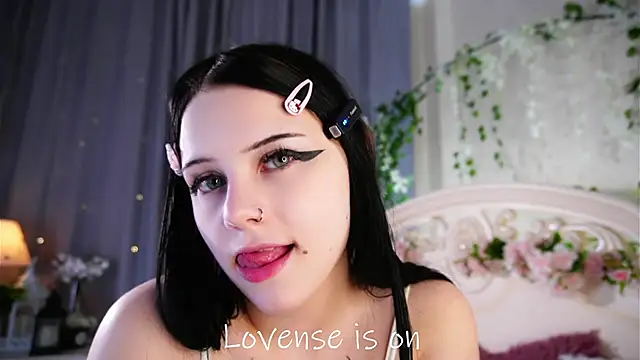 Snapshot of MelaineCore chatting on May 28, 2026, 1:08 pm MelaineCore online show from May 28, 2026, 1:08 pm