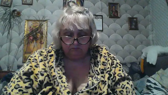 MarinaFarina53 online show from May 20, 2026, 5:41 pm
