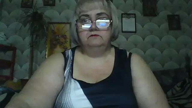 MarinaFarina53 online show from May 31, 2026, 6:42 am