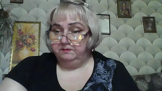 Snapshot of MarinaFarina53 chatting on June 1, 2026, 7:32 am MarinaFarina53 online show from June 1, 2026, 7:32 am