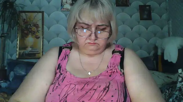 Snapshot of MarinaFarina53 chatting on June 17, 2026, 5:21 am MarinaFarina53 online show from June 17, 2026, 5:21 am