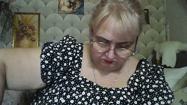 Snapshot of MarinaFarina53 chatting on June 27, 2026, 6:29 am MarinaFarina53 online show from June 27, 2026, 6:29 am