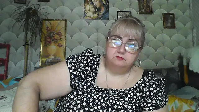 Snapshot of MarinaFarina53 chatting on July 4, 2026, 6:30 am MarinaFarina53 online show from July 4, 2026, 6:30 am