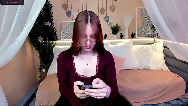Maya Winters online show from May 28, 2026, 10:34 am