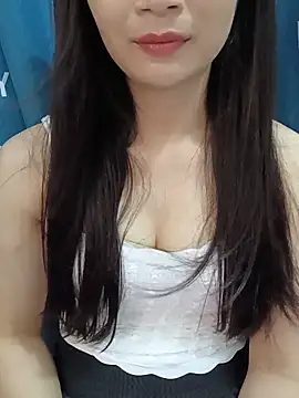Snapshot of -Hena- chatting on May 18, 2026, 5:02 am -Hena- online show from May 18, 2026, 5:02 am