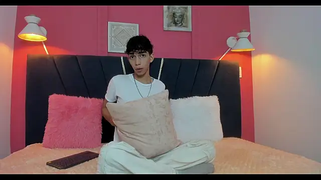 ero boy40 online show from May 30, 2026, 3:14 am