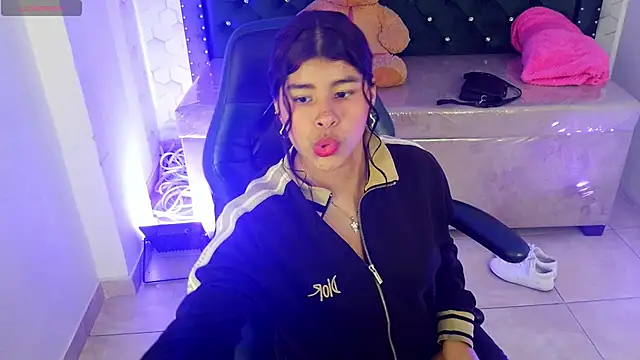 Snapshot of Mia_kittie_m chatting on May 9, 2026, 8:47 pm Mia kittie m online show from May 9, 2026, 8:47 pm