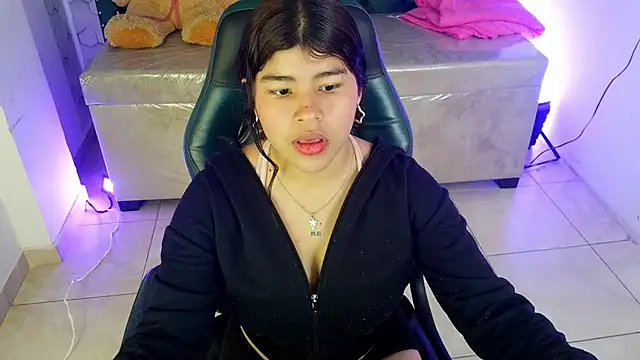 Snapshot of Mia_kittie_m chatting on May 20, 2026, 7:31 pm Mia kittie m online show from May 20, 2026, 7:31 pm