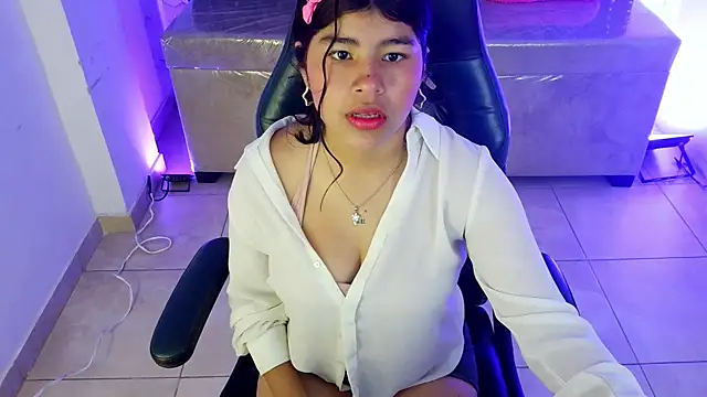 Snapshot of Mia_kittie_m chatting on May 21, 2026, 6:04 pm Mia kittie m online show from May 21, 2026, 6:04 pm