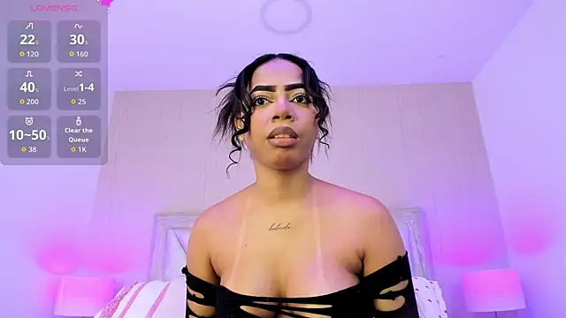 TyraKayne online show from July 7, 2026, 3:20 am
