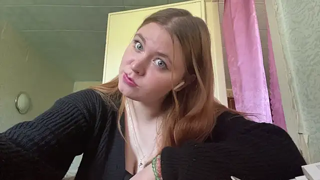 Violette Iguina online show from May 11, 2026, 8:31 am
