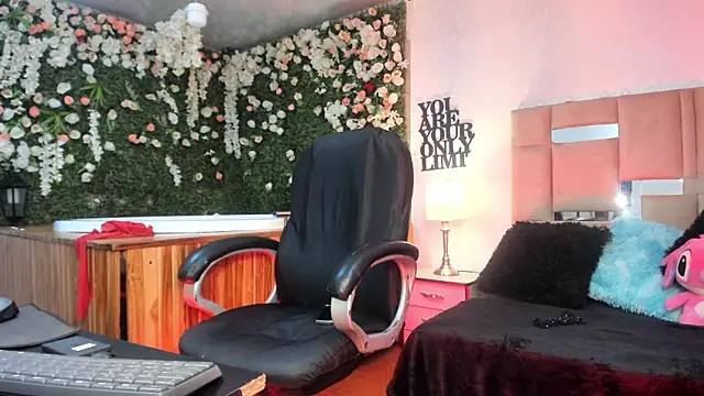 KarolFoxxi   online show from July 10, 2026, 8:55 pm