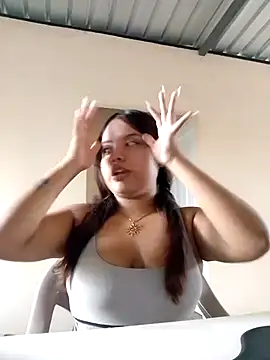 Daniela-Peruana online show from May 23, 2026, 8:24 pm