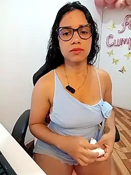 Snapshot of alanahot94 chatting on May 10, 2026, 3:01 am alanahot94 online show from May 10, 2026, 3:01 am