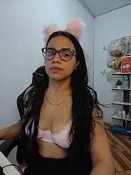 Snapshot of alanahot94 chatting on May 26, 2026, 1:01 am alanahot94 online show from May 26, 2026, 1:01 am