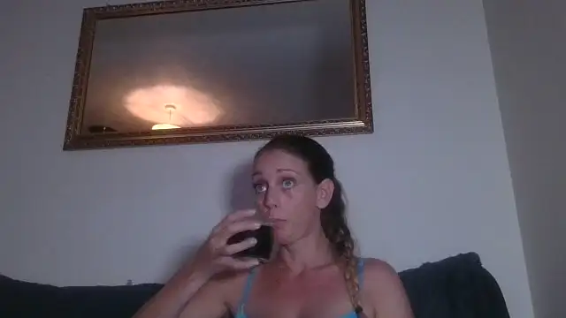 LouiseLovell online show from July 11, 2026, 9:05 pm