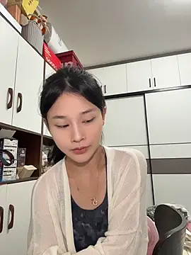 cuteluky18 online show from May 22, 2026, 12:44 pm