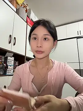 cuteluky18 online show from May 24, 2026, 12:10 pm
