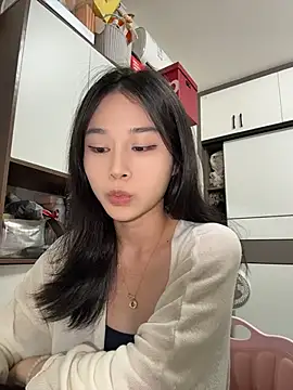 cuteluky18 online show from May 25, 2026, 1:50 pm