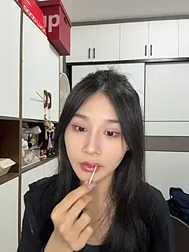 cuteluky18 online show from May 28, 2026, 12:24 pm