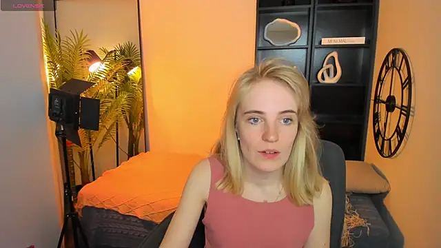 Snapshot of IrmaRonn chatting on May 25, 2026, 10:43 am IrmaRonn online show from May 25, 2026, 10:43 am