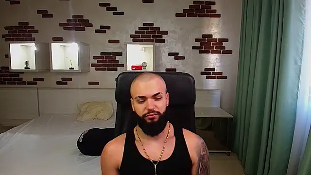 OscarWillss online show from May 18, 2026, 4:18 am
