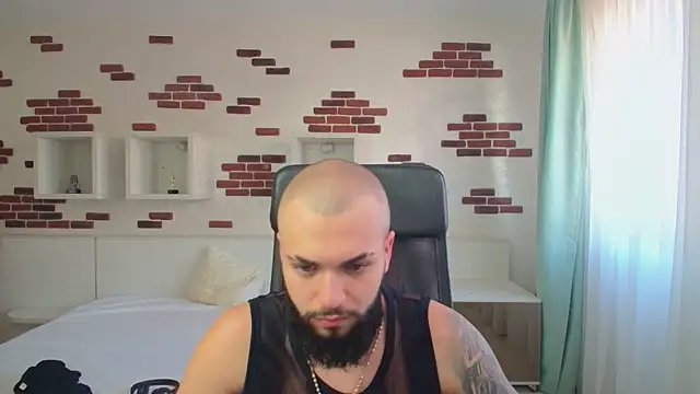 OscarWillss online show from May 27, 2026, 4:53 am