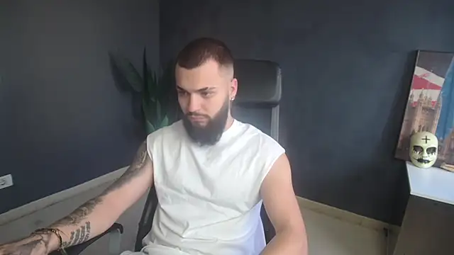 OscarWillss online show from July 12, 2026, 4:25 am