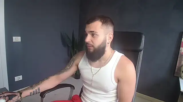 OscarWillss online show from July 16, 2026, 4:51 am