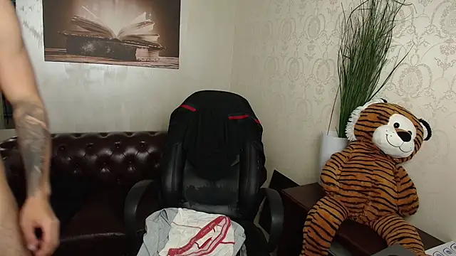TroyWadee online show from May 16, 2026, 5:26 am