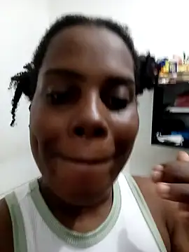 Snapshot of momspretty chatting on May 9, 2026, 2:39 am momspretty online show from May 9, 2026, 2:39 am