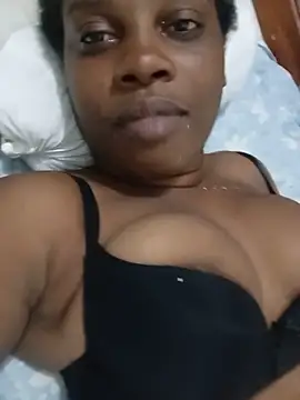 Snapshot of momspretty chatting on May 13, 2026, 4:32 am momspretty online show from May 13, 2026, 4:32 am