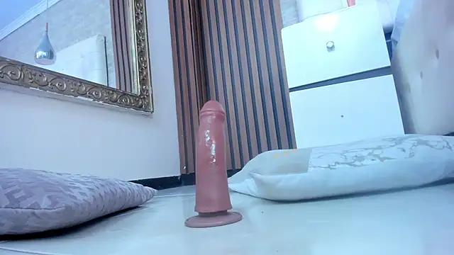 SaritaaHot online show from May 26, 2026, 8:43 am