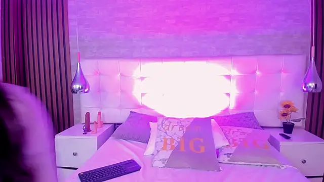 SaritaaHot online show from May 27, 2026, 3:47 am