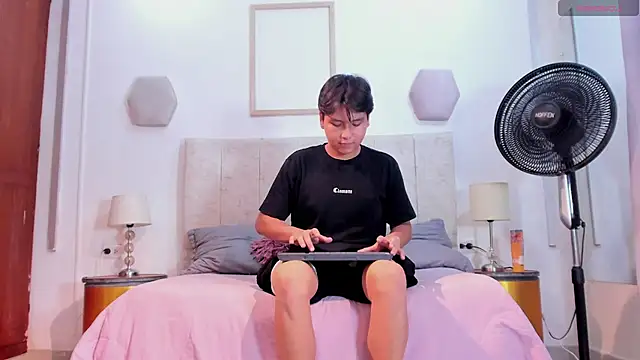 Snapshot of _maximo_1 chatting on May 8, 2026, 7:41 pm maximo 1 online show from May 8, 2026, 7:41 pm