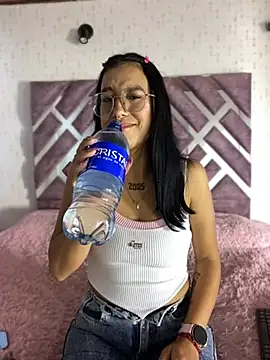 Snapshot of Gaby_Pinkk chatting on May 21, 2026, 4:03 pm Gaby Pinkk online show from May 21, 2026, 4:03 pm