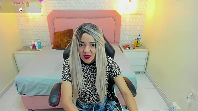 SAMANTHAGREGORY1 online show from May 14, 2026, 7:31 pm