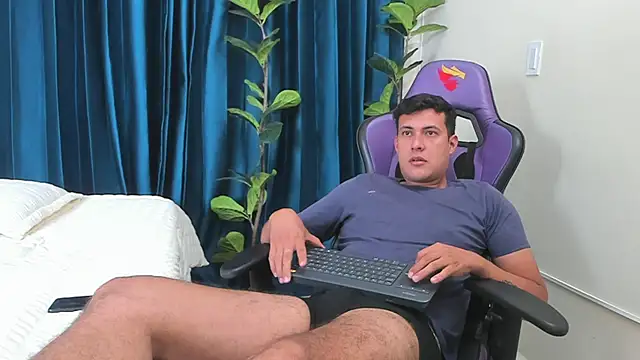 Snapshot of playboy_Felipe chatting on May 19, 2026, 1:17 pm playboy Felipe online show from May 19, 2026, 1:17 pm