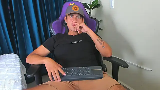 Snapshot of playboy_Felipe chatting on May 26, 2026, 1:29 pm playboy Felipe online show from May 26, 2026, 1:29 pm