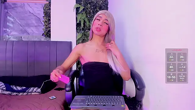 lily dark   online show from May 14, 2026, 9:43 pm