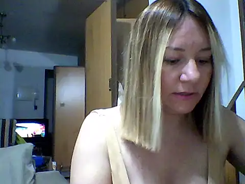 Snapshot of AllisonLove2 chatting on May 30, 2026, 10:40 pm AllisonLove2 online show from May 30, 2026, 10:40 pm