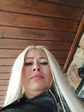 Snapshot of MILFBARBY chatting on February 3, 2026, 8:08 am MILFBARBY online show from February 3, 2026, 8:08 am