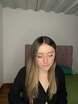 Sarisloves online show from May 24, 2026, 8:58 pm