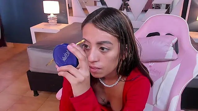 Snapshot of Danna_Petiite chatting on May 19, 2026, 7:20 pm Danna Petiite online show from May 19, 2026, 7:20 pm