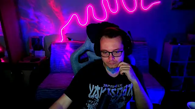 Snapshot of MeLanXolik chatting on June 6, 2026, 7:40 pm MeLanXolik online show from June 6, 2026, 7:40 pm