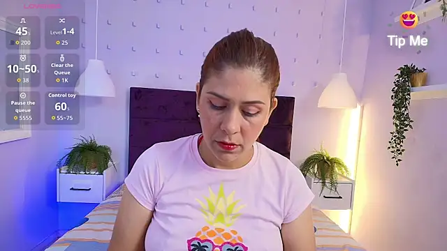 Sirenyrouss online show from May 28, 2026, 3:59 am